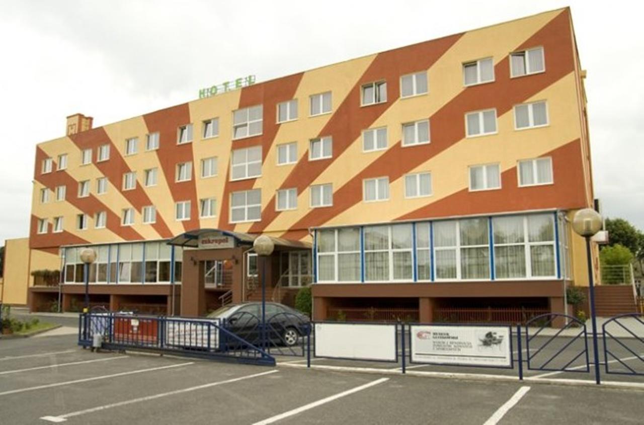 Hotel Restauracja Cukropol Gostyń エクステリア 写真