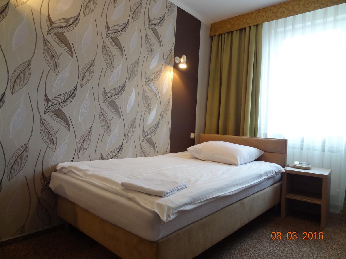 Hotel Restauracja Cukropol Gostyń エクステリア 写真