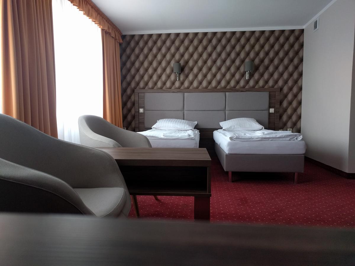 Hotel Restauracja Cukropol Gostyń エクステリア 写真