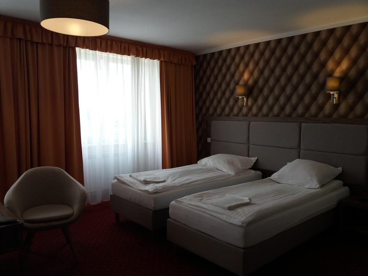 Hotel Restauracja Cukropol Gostyń エクステリア 写真