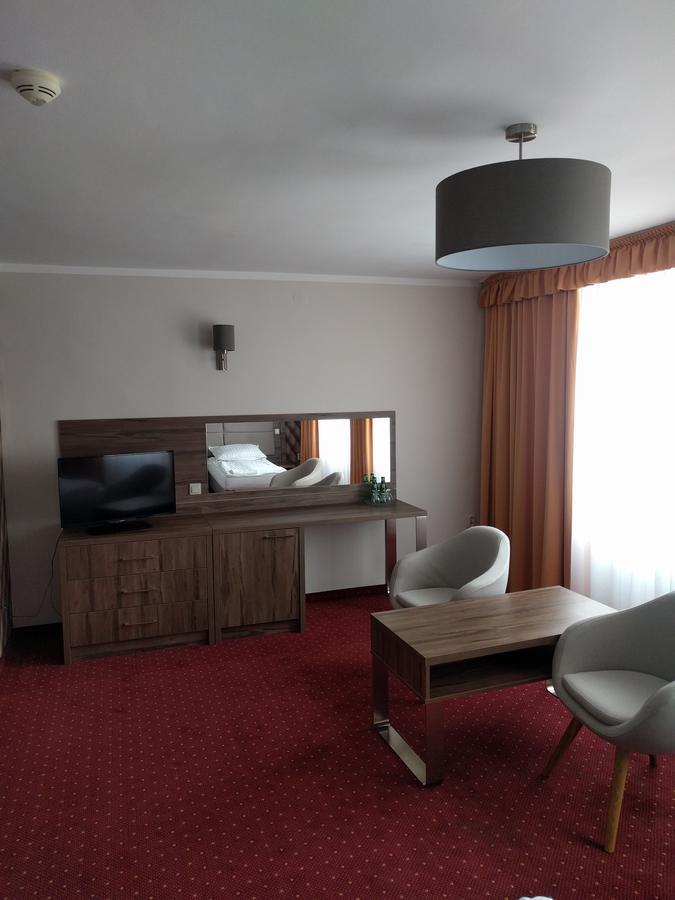 Hotel Restauracja Cukropol Gostyń エクステリア 写真